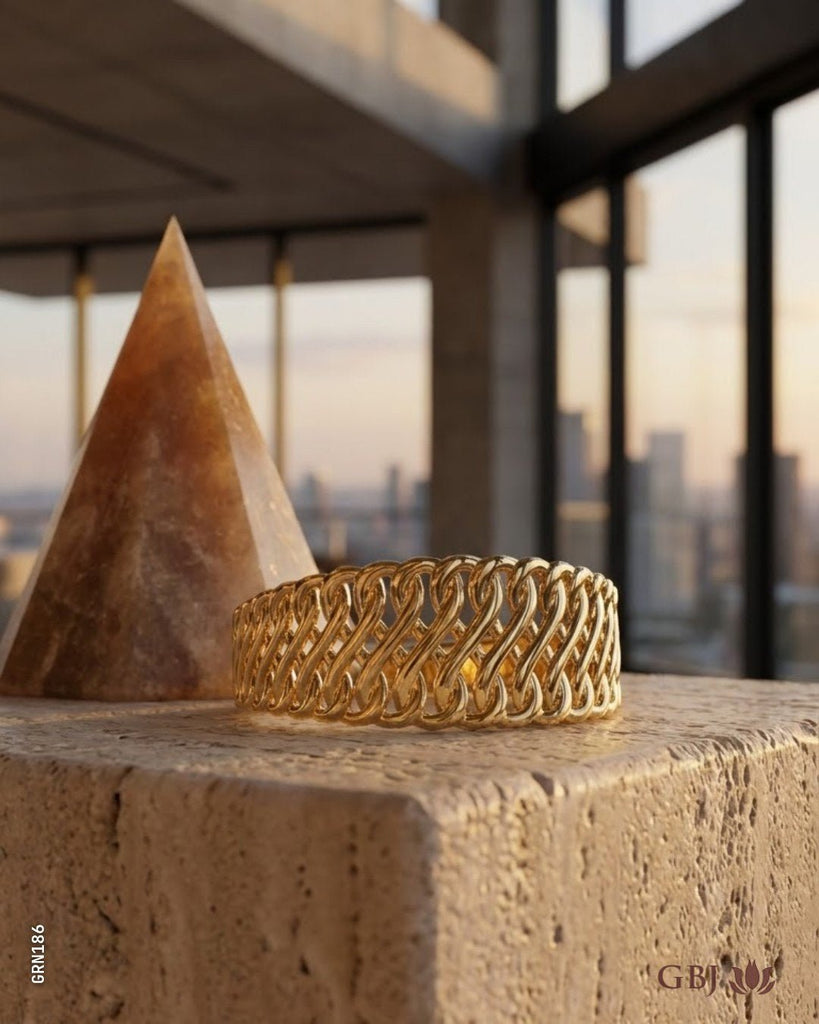 18K Yellow Gold Exquisite Band Ring - GEHNABOX