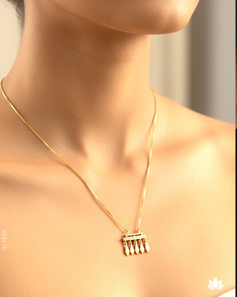 18K Yellow Gold Luxury Chain Locket - GEHNABOX