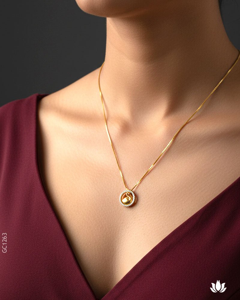 18K Yellow Gold Medallion Circle Chain Locket - GEHNABOX