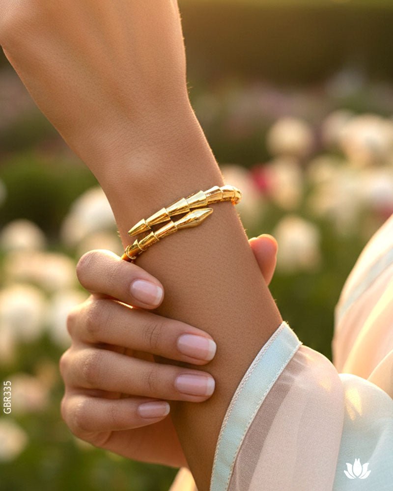 18K Yellow Gold Unique Bypass Bracelet - GEHNABOX