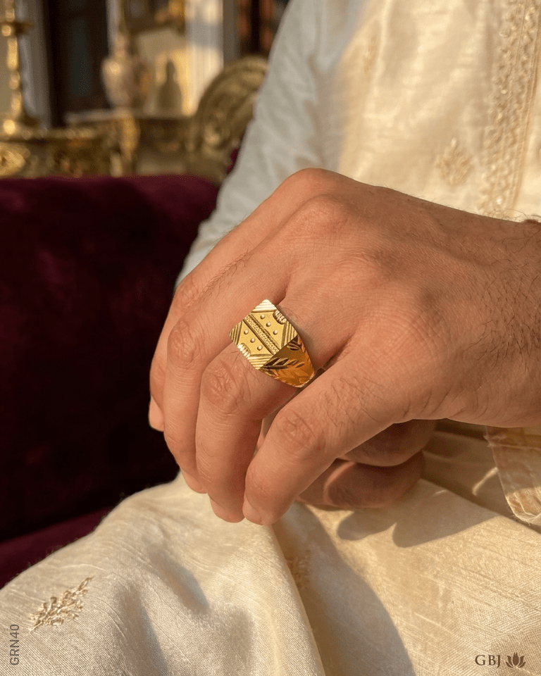 22K Yellow Gold Traditional Rhombus Men's Ring - GEHNABOX