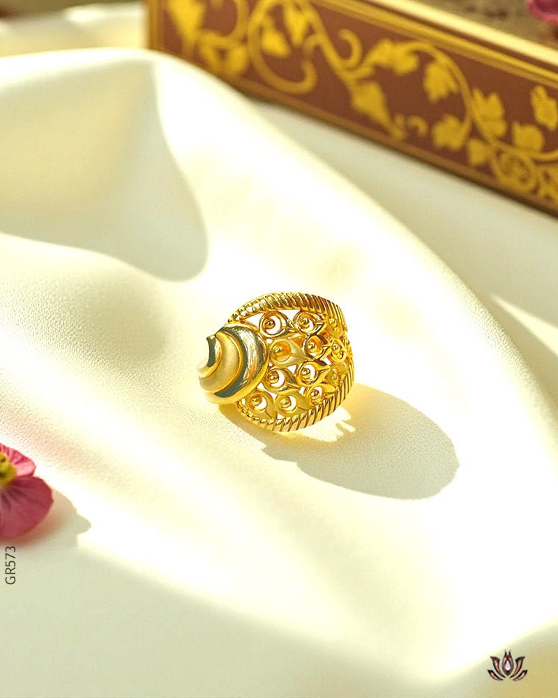 22K Yellow Gold Traditional Ring - GEHNABOX