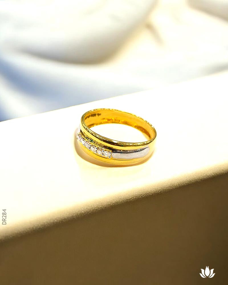 18K Real Diamond Modern Band Ring SI / H-I