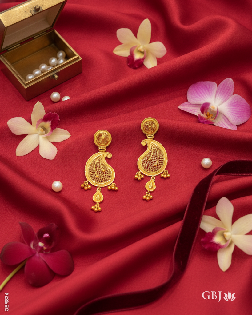 22K Yellow Gold Exquisite Traditional Hanging Earrings