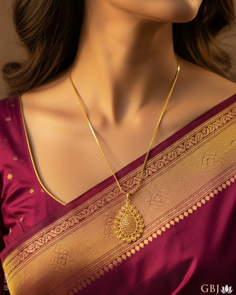 22K Yellow Gold  Traditional Elegant Locket