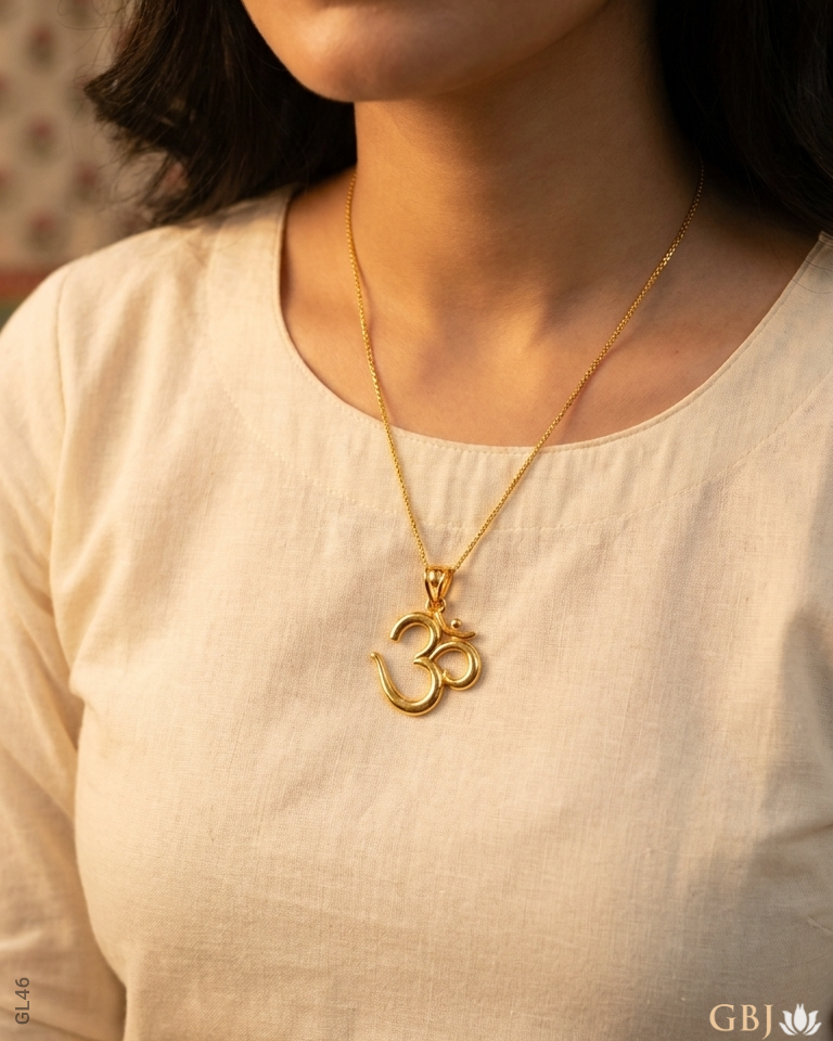 22K Yellow Gold Floating Om Locket