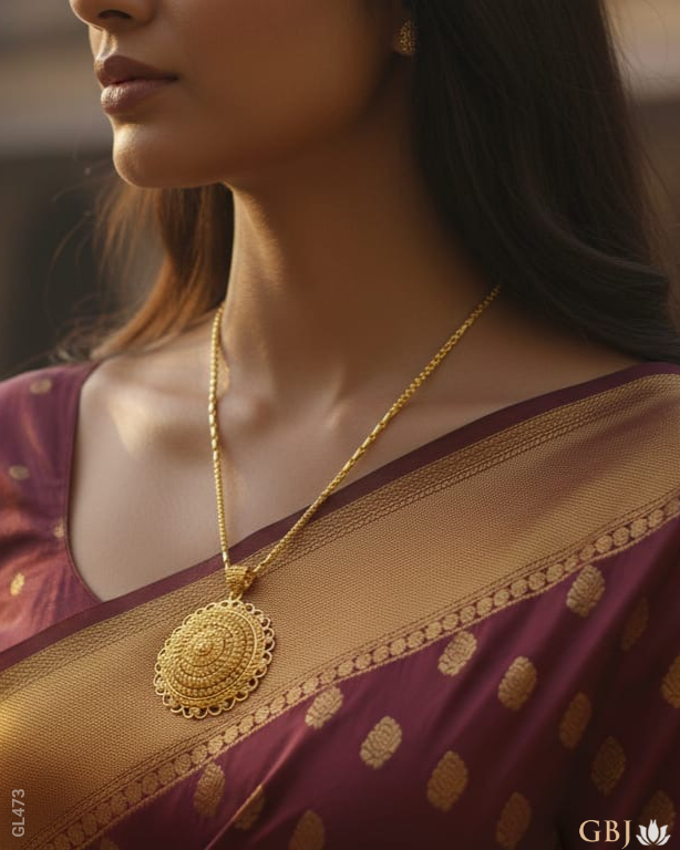 22K Yellow Gold  Traditional Oval Dome Locket