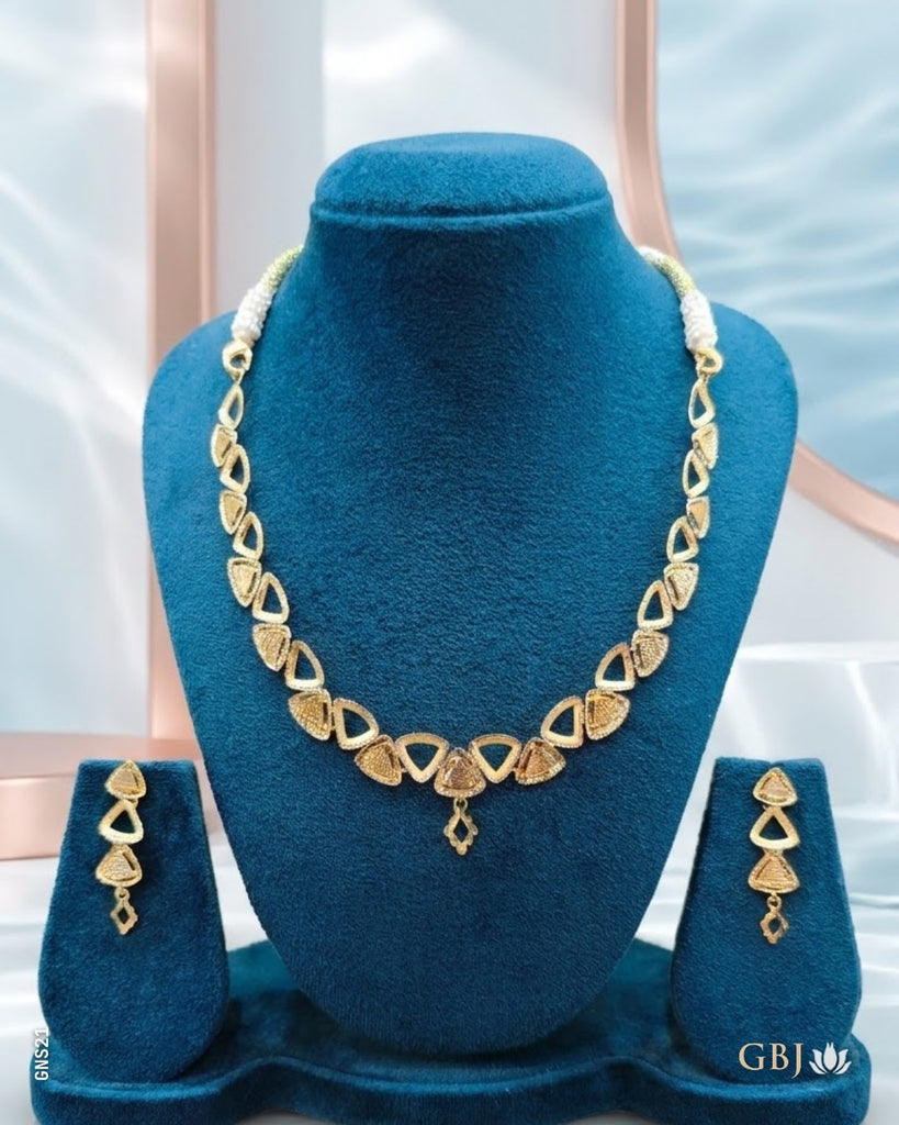 18K Yellow Gold Triangular Harmony Necklace Set