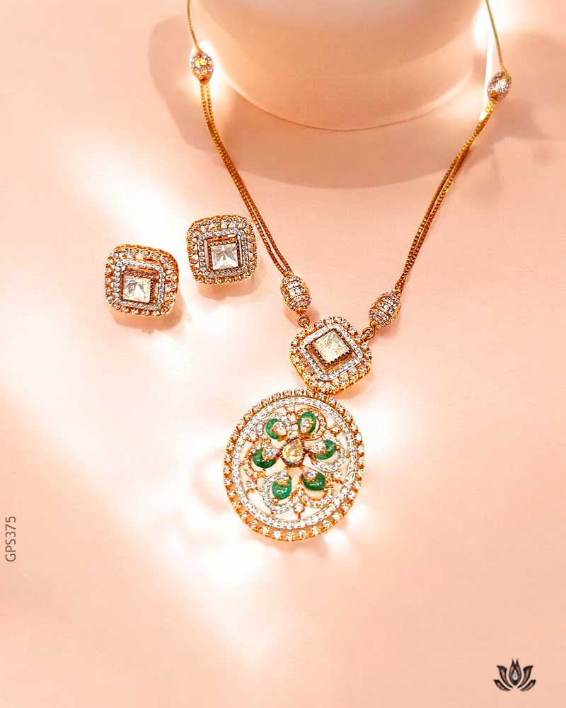 18K Yellow Gold Floral Green Stone Pendant Set