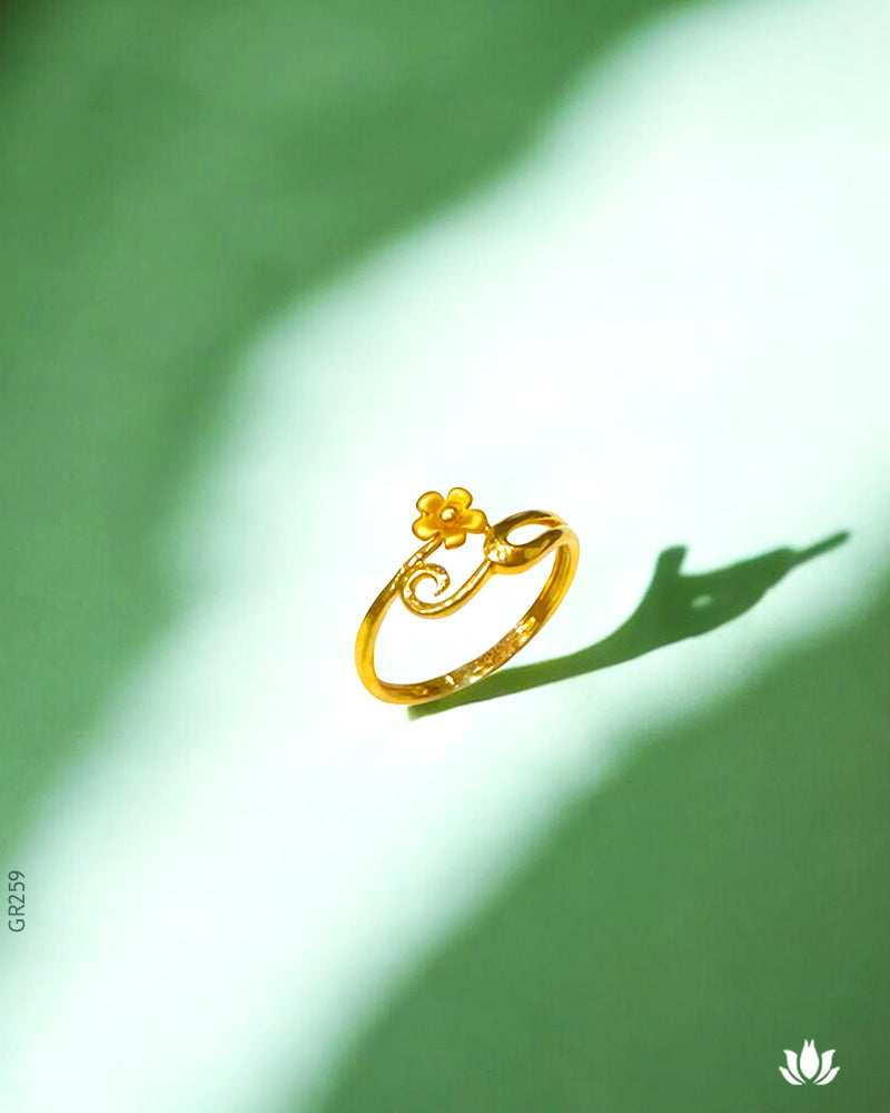 22K Yellow Gold Floral  Ring