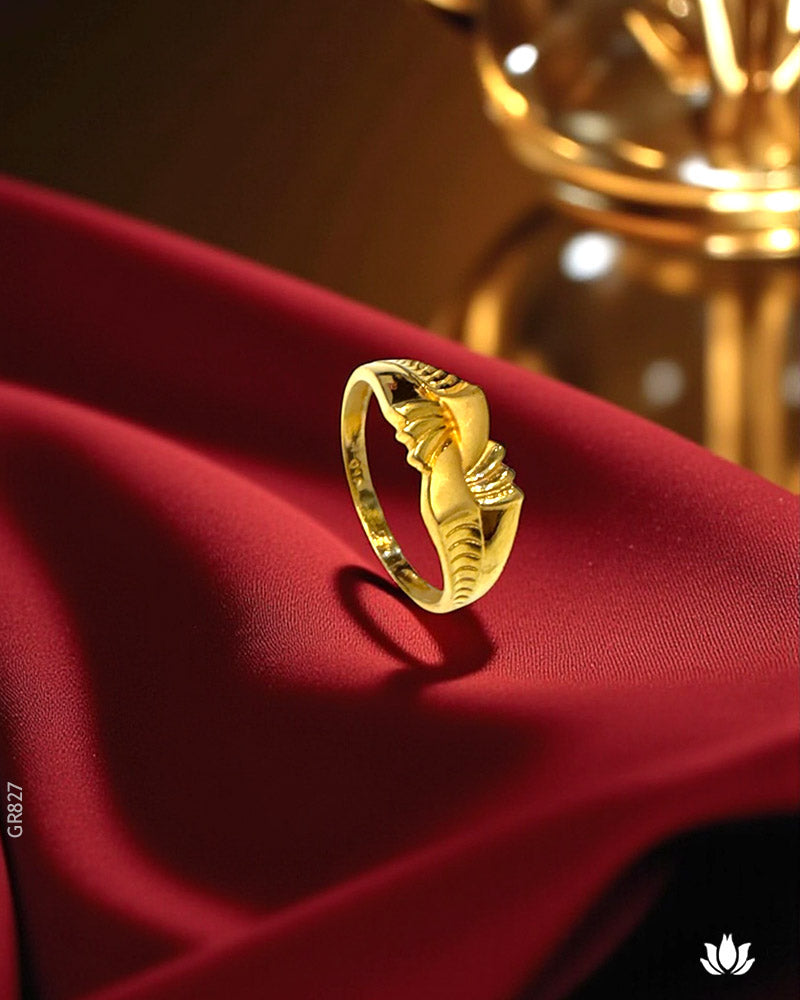 22K Yellow Gold Prominent Band Men's Ring