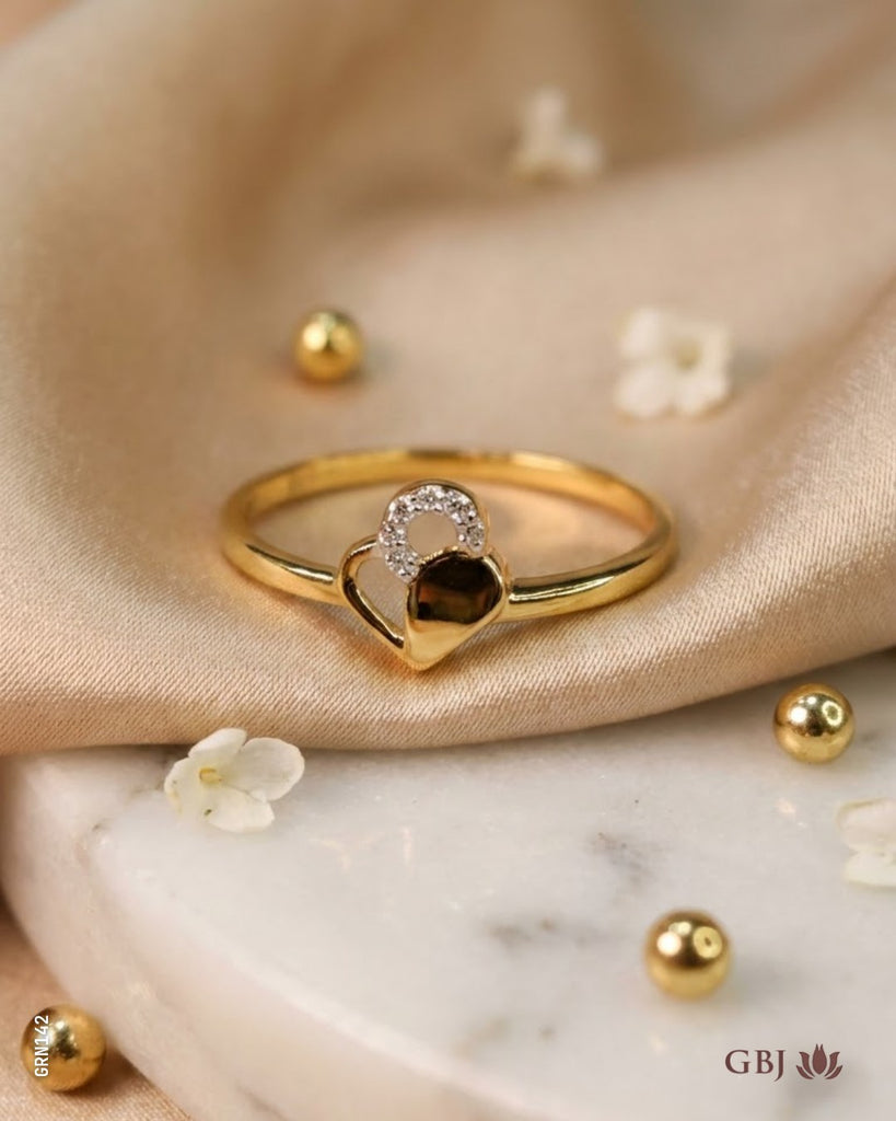 18K Yellow Gold Heart & Pavé Loop Ring