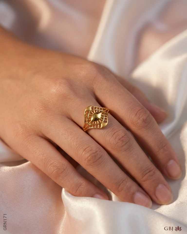 18K Yellow Gold Elegant Crown Ring