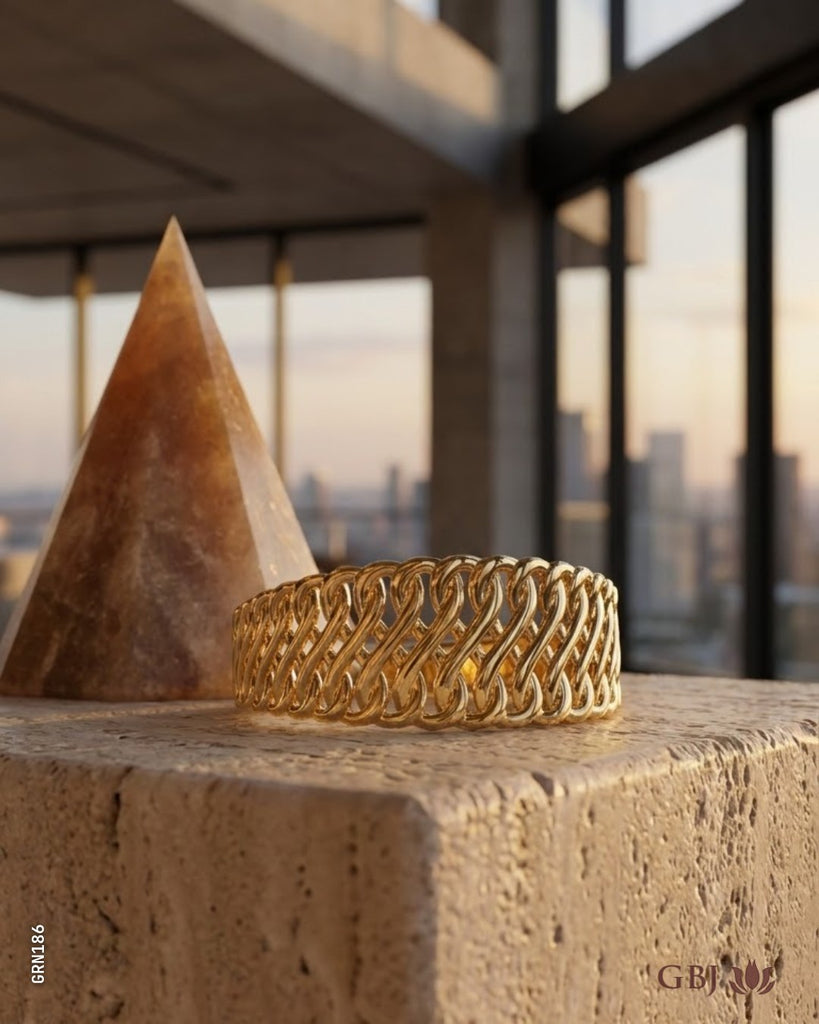 18K Yellow Gold Exquisite Band Ring