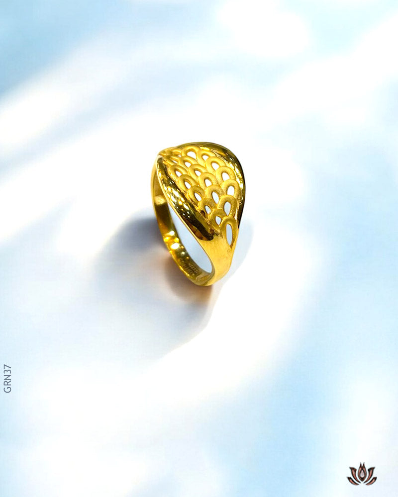 22K Yellow Gold Prominent Ring