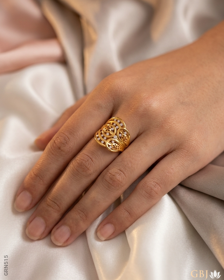 18K Yellow Gold Crystal Cocktail Band Ring
