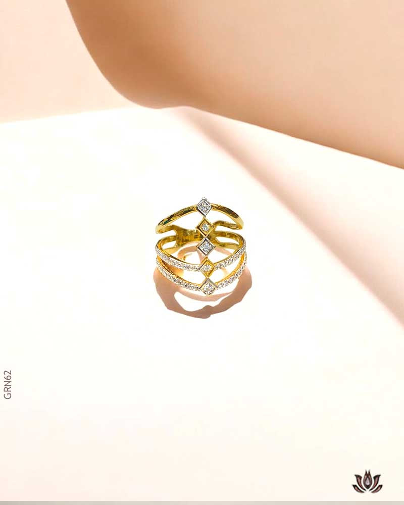 18K Yellow Gold Modern stylish Ring