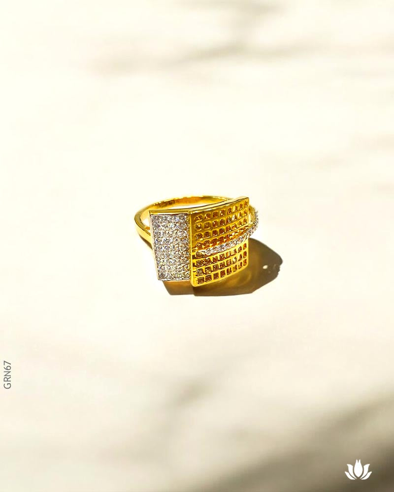 18K Yellow Gold Elegant Design Ring