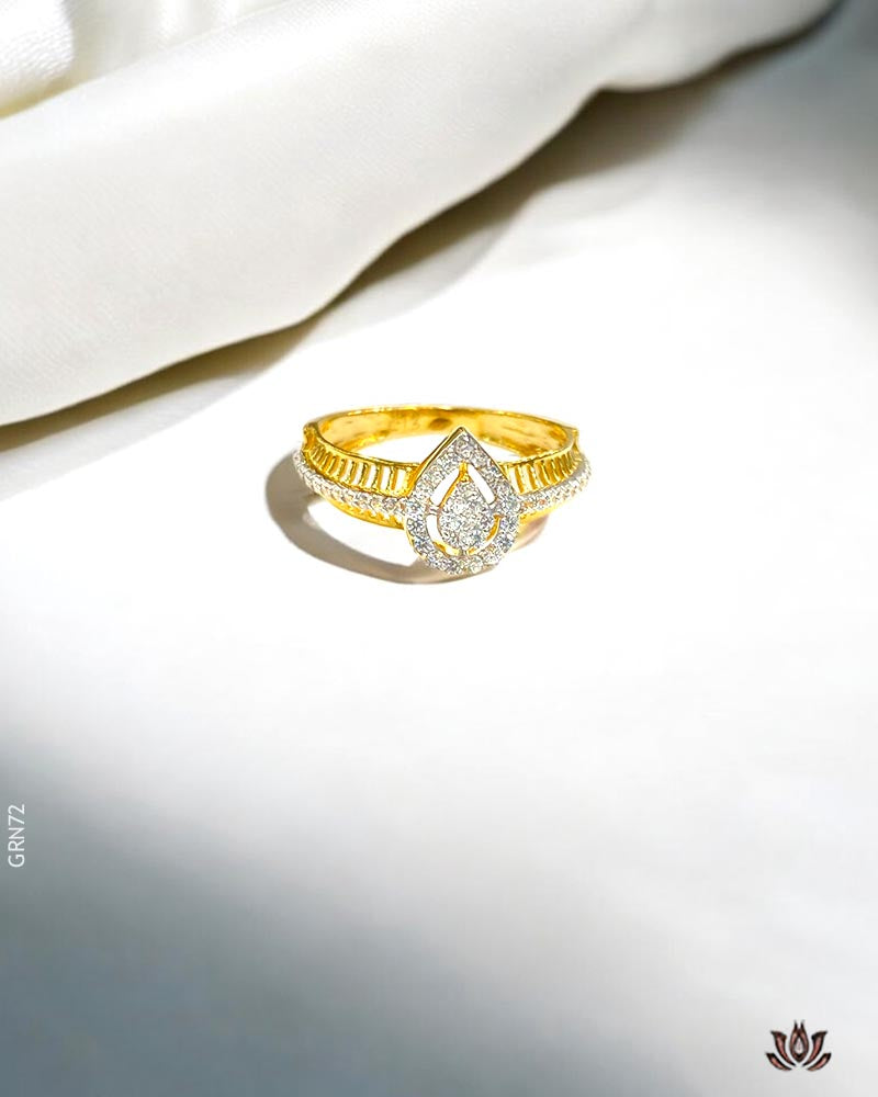 18K Yellow Gold Pear-Shaped  Ring