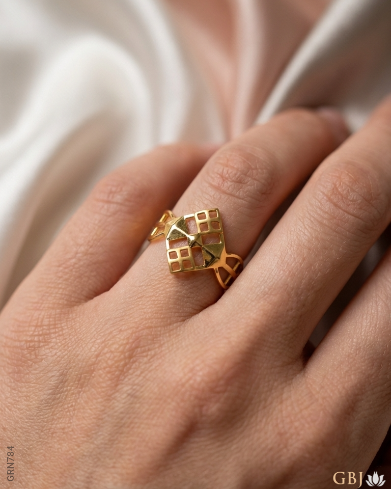 18K Yellow Gold Square-Glow Ring