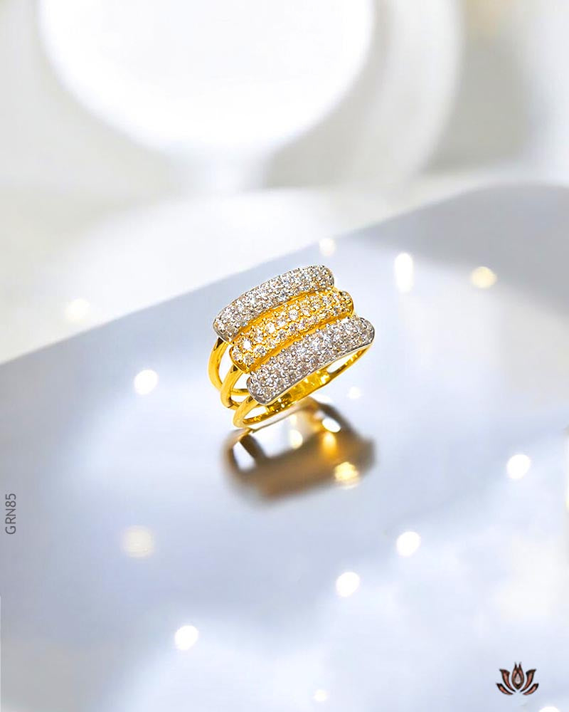 18K Yellow Gold Glamorous Design Ring
