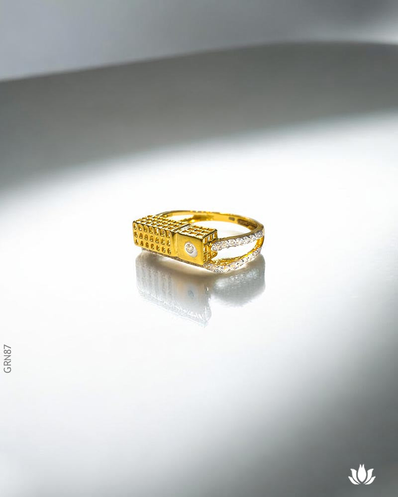 18K Yellow Gold Modern Design Ring
