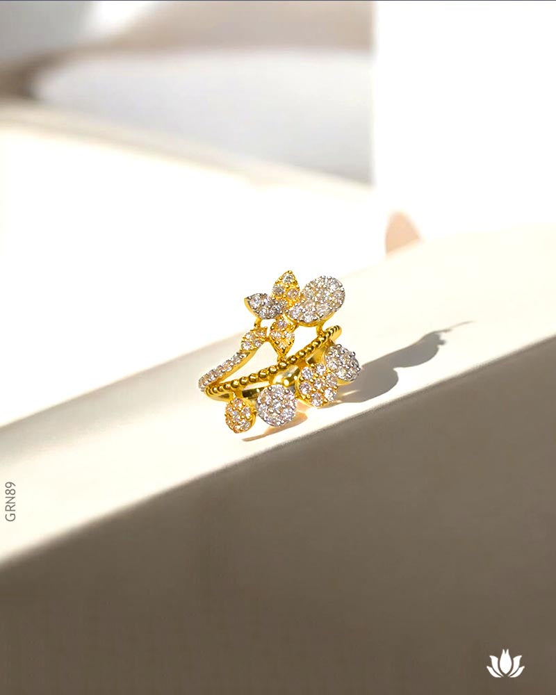 18K Yellow Gold Modern Traditional Ring